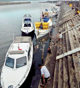 Kapal Kecil Dilarang Berlayar