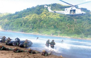 Praktik STABO Marinir Dilanjutkan Raid Amfibi