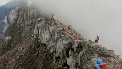 Pendaki Gunung Raung Ditemukan Tewas di Puncak Tusuk Gigi