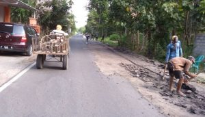 Diprotes Warga, Jalan Tembus Blimbingsari-Bomo Akhirnya Diperbaiki