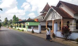 Masjid-Gereja Berdampingan, Jika Lebaran Hari Minggu, Peribadatan di Gereja Ditunda