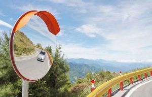 Minimizing Accidents on the Ijen Route, Banyuwangi Transportation Department Installs Convex Mirrors at Corners