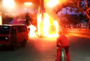 Mobil Terbakar di SPBU Karangente Saat Isi BBM, Pengemudi Kabur