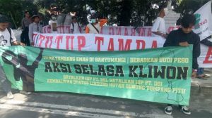 Puluhan Aktivis FOR Banyuwangi Demo Tolak Tambang Emas Tumpang Pitu