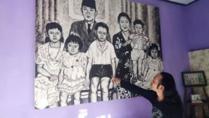 Cool, This Man Created a Painting of the Sukarno Family from Human Hair