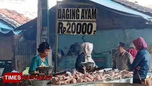 Post-Eid, Harga Daging di Pasar Srono Turun
