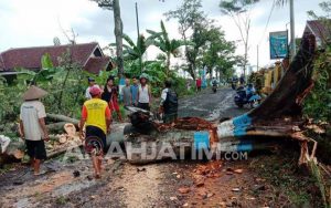 Hujan Lebat Disertai Angin Kencang Rusak Puluhan Rumah di Banyuwangi