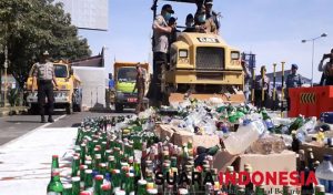Polresta Banyuwangi Musnahkan Ribuan Botol Miras