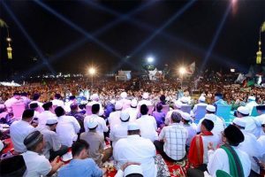 Bersama Ribuan Jamaah, Habib Syech dan Yusuf Mansur Tutup Tahun di Banyuwangi