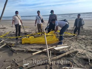 Mayat Pria Tanpa Identitas Ditemukan di Pantai Alas Purwo