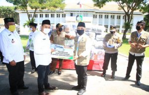 Banyuwangi Terus Bagi-Bagi Masker Gratis Produksi UMKM ke Warga