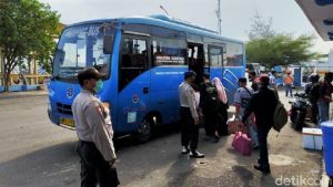 Datang dari Sapeken, Puluhan Penumpang KM Sabuk Nusantara 92 Dikarantina