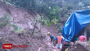 Tanah Longsor Putus Akses 2 Desa di Banyuwangi