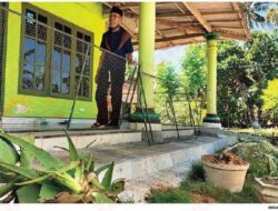 Puluhan Orang Berpakaian Ninja Rusak 2 House