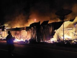 Pasar Kalibaru Banyuwangi Terbakar, 29 Kios Ludes Dilalap si Jago Merah