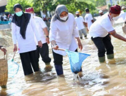 Through the Festival, Ipuk Regent Promotes Clean River Movement