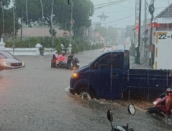 Wilayah Banyuwangi Dikepung Banjir, Tinggi Air Sepaha Orang Dewasa