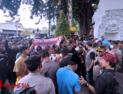 Ratusan Dump Truck Kepung Kantor Pemkab Banyuwangi, Ini Penyebabnya