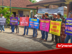 Demo Keliling, Serikat Rakyat Banyuwangi Tolak Usulan Jabatan Kades 9 Tahun