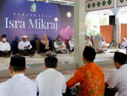 Commemorate Isra Miraj, Regent Ipuk Fiestiandani Invites the Community of Banyuwangi to Self-Reflect