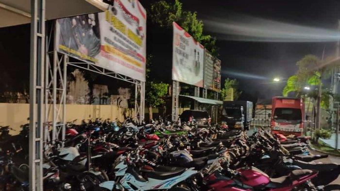 Razia Malam di Akhir Pekan, Polresta Banyuwangi Sita Puluhan Sepeda Motor Knalpot Brong