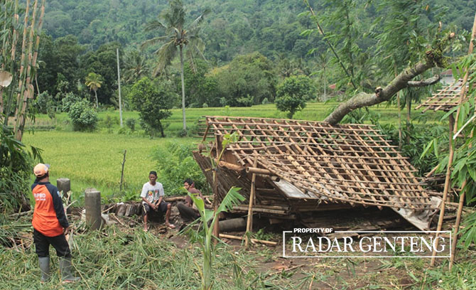 Diterjang Angin Kencang, 17 Rumah Warga di Kalibaru Rusak