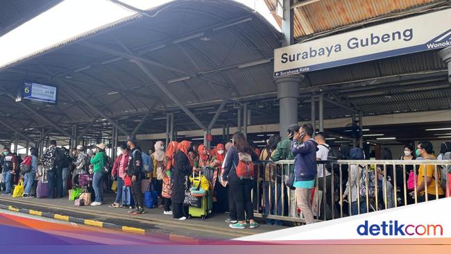 Penumpang Datang Dominasi Arus Balik di Stasiun PT KAI Daop 8 Surabaya