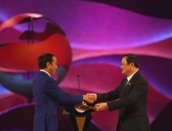 KTT ASEAN Resmi Ditutup, Presiden Jokowi Serahkan Keketuaan Kepada Laos