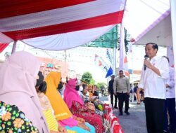 Presiden Jokowi Salurkan BLT El Nino Kepada Warga Penerima Manfaat di Banyuwangi