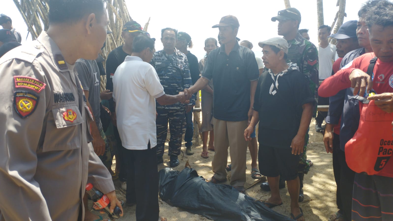 tragis!-pencarian-remaja-tenggelam-di-laut-pulau-merah-berakhir-dengan-duka