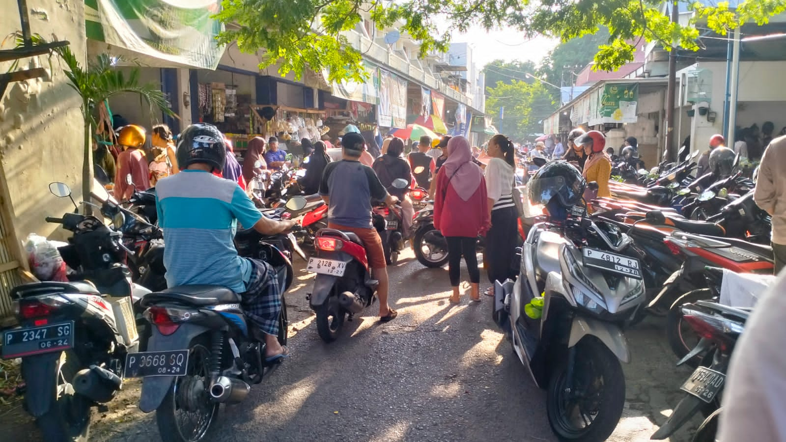 efek-tahun-baru-2024-terasa,-pedagang-pasar-blambangan-kecipratan-banyak-rejeki