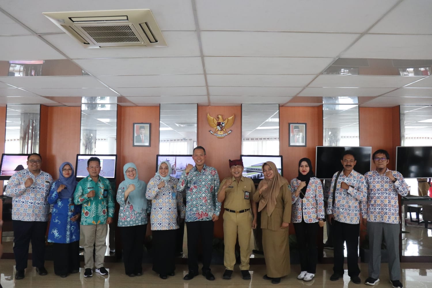 banyuwangi-be-host-ambassador-goes-to-kampung-kb,-followed by 30-foreign-representatives