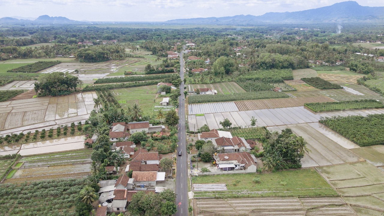 tahun-2024,-bupati-ipuk-kembali-fokus-pembangunan-infrastruktur-jalan