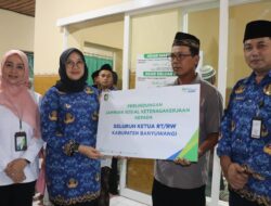 Thirteen thousand RT/RW heads in Banyuwangi are equipped with BPJS Employment