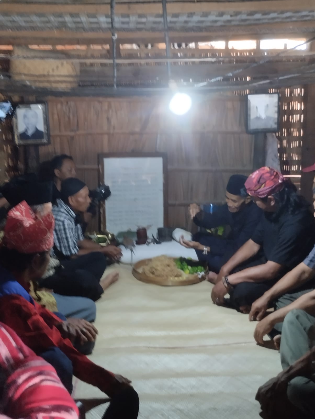 ritual-rutin-tahunan-resik-kagungan-warga-cungking-kelurahan-mojopanggung