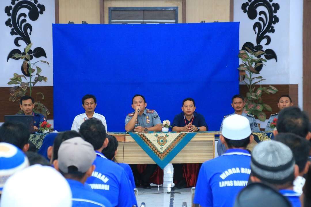 Banyuwangi-prison-inmates-are-educated-how-to-vote