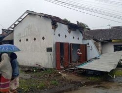 Dozens of Houses in Two Villages in Banyuwangi Damaged by Tornado