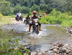 Susuri Hutan dan 3 Sungai, Kirim Logistik Pemilu di TPS Terpencil