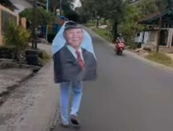 Pria ini Jalan Kaki 13 KM, Tunaikan Nadzar Jika Prabowo Menang