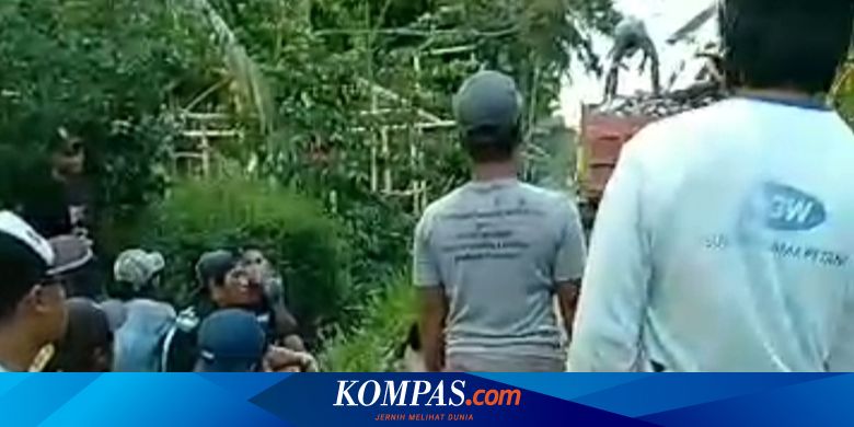 Minta Maaf, Caleg Nasdem di Banyuwangi Pastikan Bantuan Paving Dikirim Lagi ke Warga