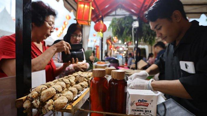 Chinatown-banyuwangi-festival-presents-a variety of-Chinese-culinary,-peking-duck-becomes-prima donna-–-tribunjatim.com