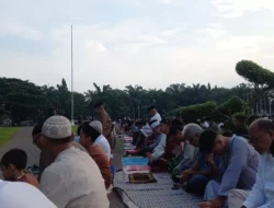 Ribuan Jemaah Ikuti Sholat Sholat Idul Fitri di Taman Blambangan Banyuwangi, Khatib: Jadikan Kedermawanan Abdurrahman bin Auf sebagai Teladan