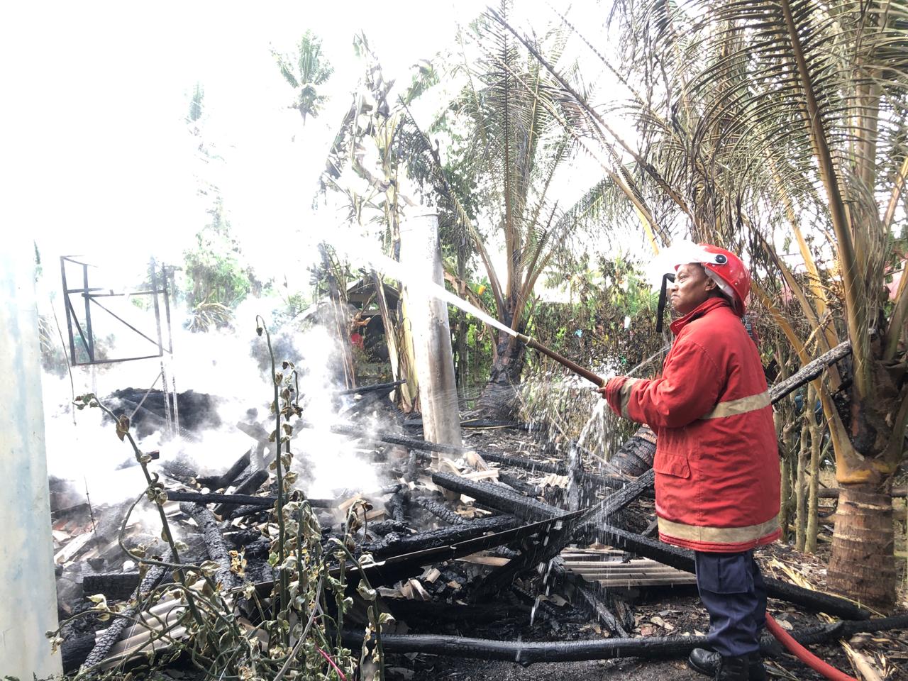 Ditinggal Sholat Rumah Warga di Kecamatan Purwoharjo Dilahap Si Jago Merah