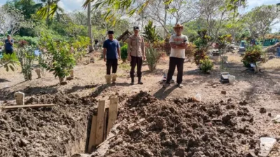 uproar over the dismantling of graves in the village of Plampangrejo Banyuwangi,-tali-pocong-allegedly-is-a-ritual-for-election-advancement