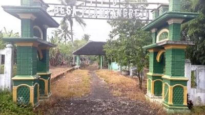 residents-plampangrejo-banyuwangi-focus-guarding-graves-for-who-died-on-Tuesday-Kliwon:-in fact,-died-sunday-legi-that-was-a-target