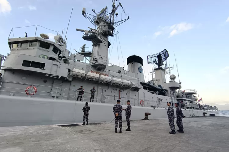 bagian-dari-operasi-trisila,-tiga-kri-sandar-di-banyuwangi