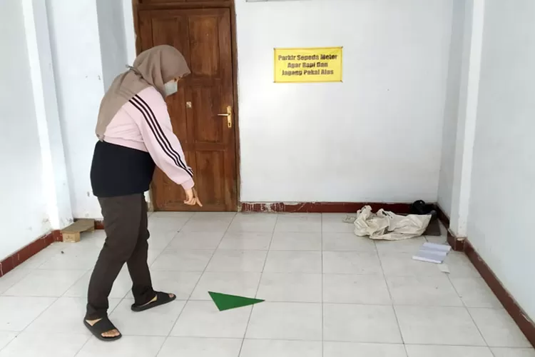 only-takes-3-hours,-after-breaking-in-boarding-room-in-Banyuwangi,-perpetrator-successfully-arrested-unit-reskrim-police-tile-in-dyke-jember