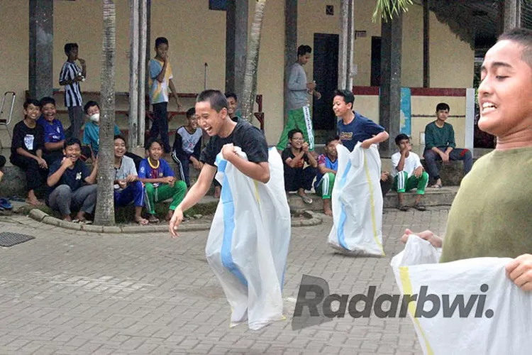 agustusan-anti-mainstream,-20-jenis-lomba-yang-cocok-digelar-di-lingkungan-sekitar-rumah,-kantor-atau-sekolah