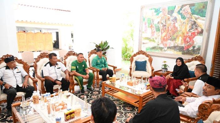 22-atlet-asal-banyuwangi-perkuat-kontingen-jatim-di-pon-xxi-2024,-bupati-ipuk-berikan-pesan-khusus-–-tribunjatim.com