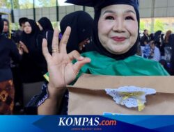 Nenek 69 Tahun Bangga Diwisuda di Sekolah Orangtua Hebat, Belajar “Parenting” untuk Cucu